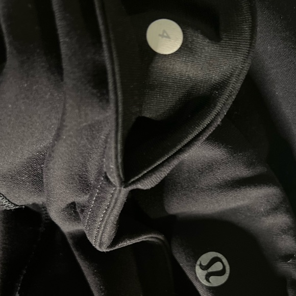 LULULEMON CAPRI LEGGINGS 🖤 - Picture 6 of 6